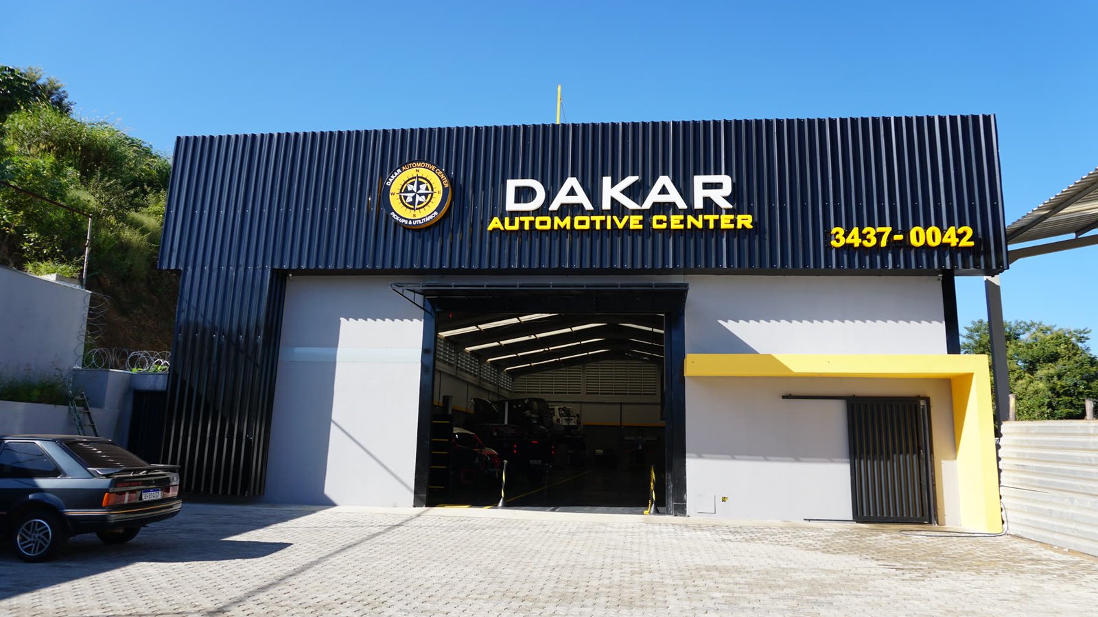 Fachada da Dakar Automotive Center em Araxá